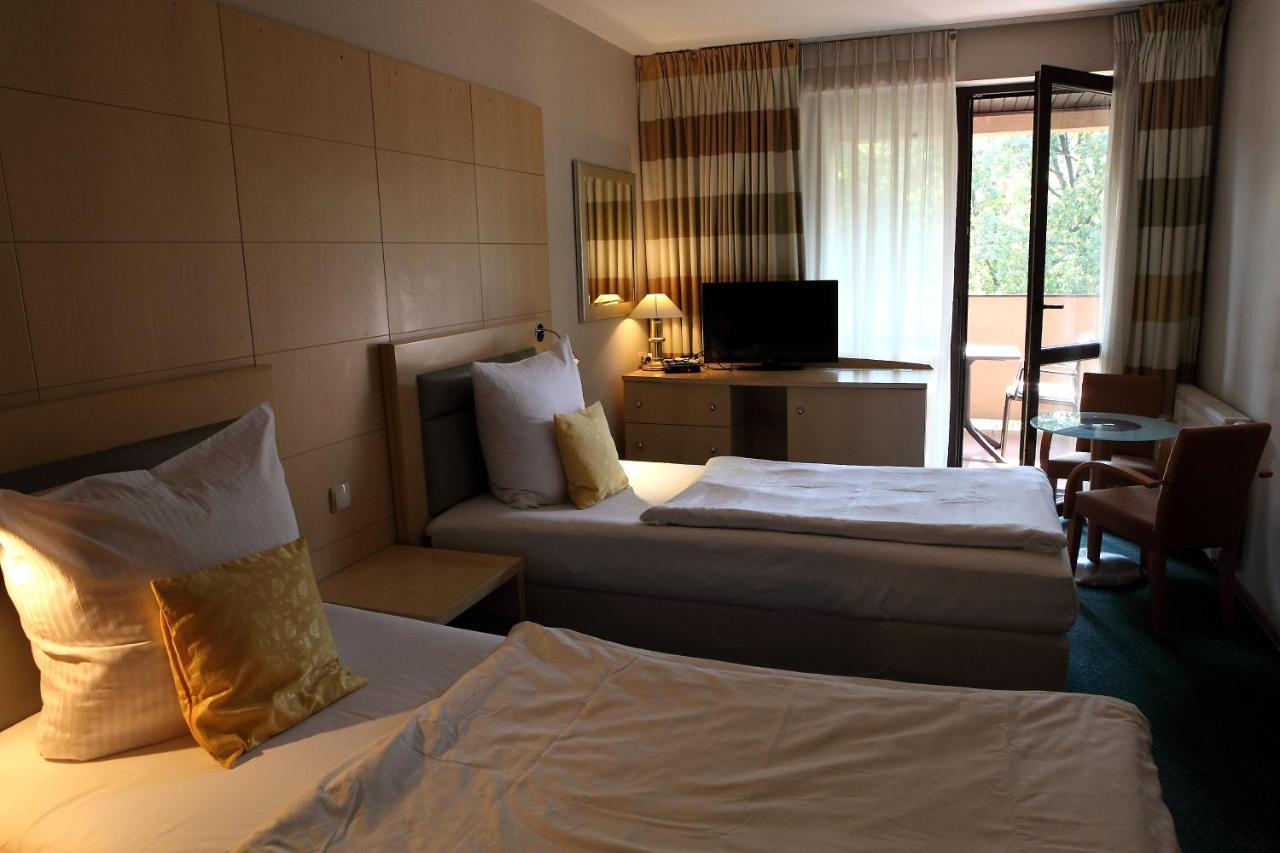 Katrina Aparthotel Ostrzeszow ภายนอก รูปภาพ