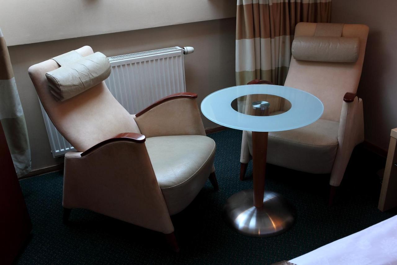 Katrina Aparthotel Ostrzeszow ภายนอก รูปภาพ