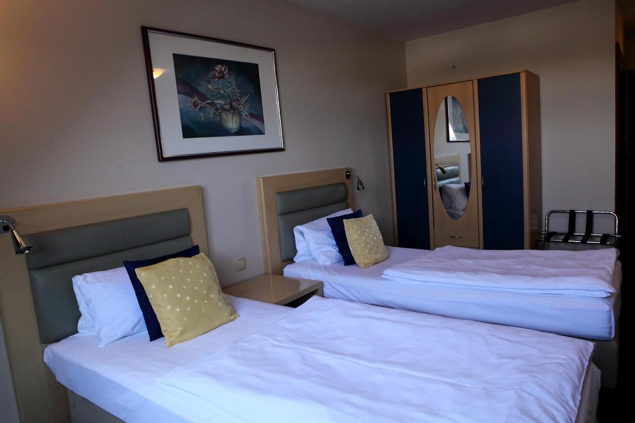 Katrina Aparthotel Ostrzeszow ภายนอก รูปภาพ