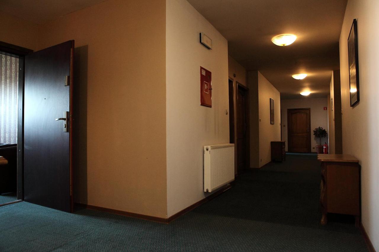 Katrina Aparthotel Ostrzeszow ภายนอก รูปภาพ