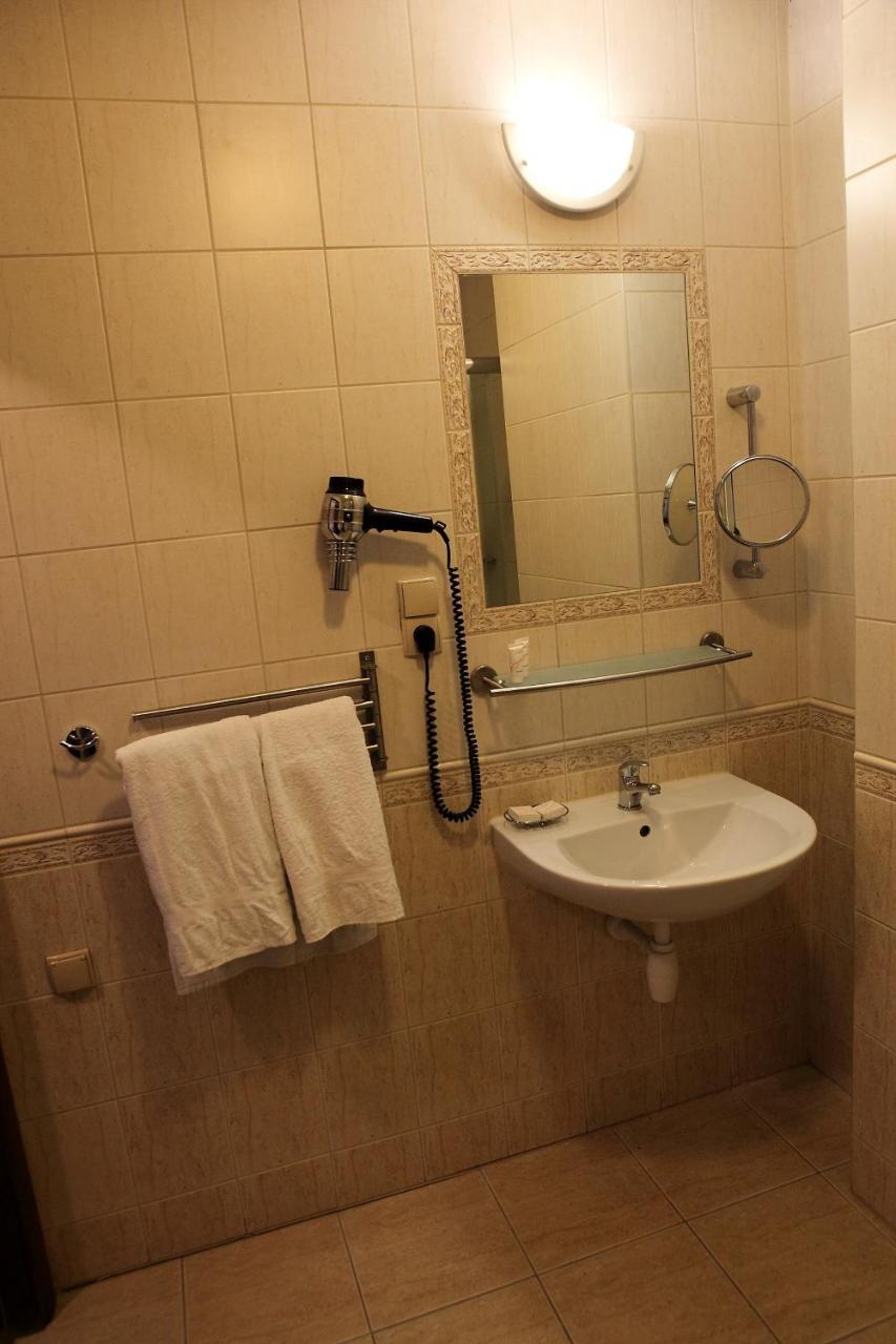 Katrina Aparthotel Ostrzeszow ภายนอก รูปภาพ