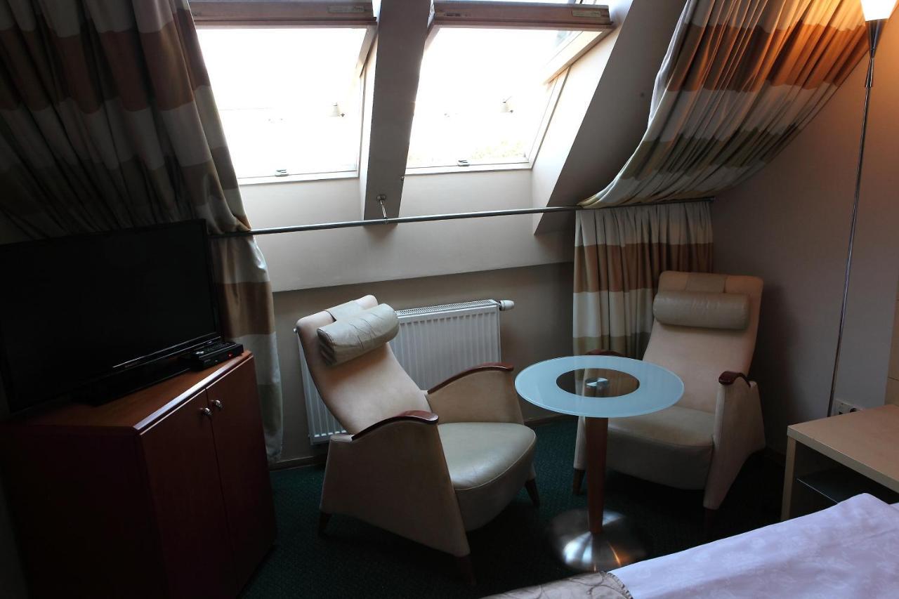Katrina Aparthotel Ostrzeszow ภายนอก รูปภาพ