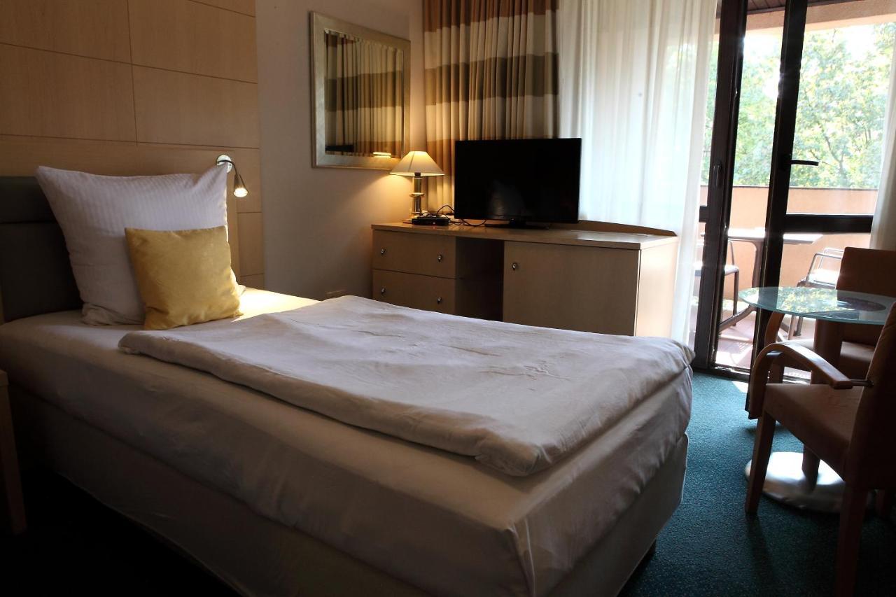 Katrina Aparthotel Ostrzeszow ภายนอก รูปภาพ